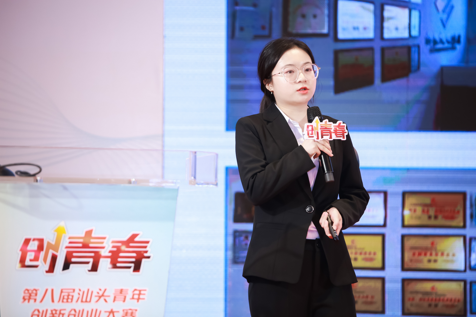 10 机联万屏-做数字橱窗广告行业引领者.jpg